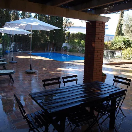 Acogedora Y Amplia Con Piscina