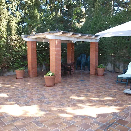 בית נופש Acogedora Y Amplia Con Piscina