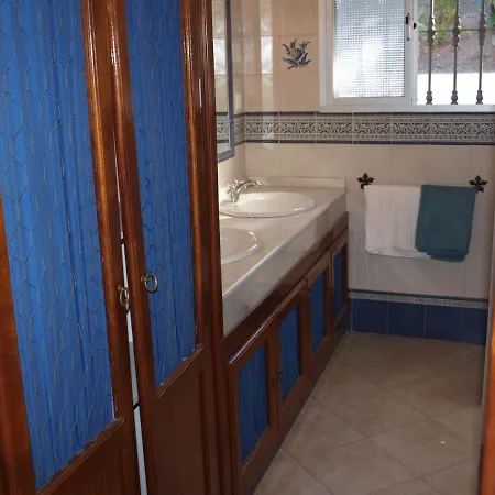 Acogedora Y Amplia Con Piscina Малага